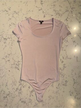 Express Light Pink Body Contour Scoop Neck Short Sleeve Bodysuit - XS